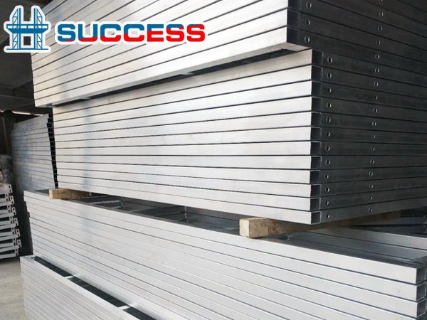 Front Rails of Suspended Platform